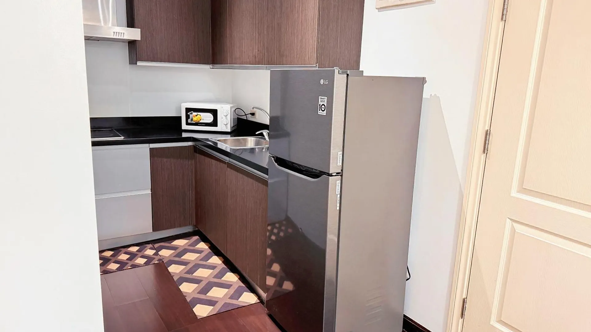 Hotel The Gramercy Residences New Sleek 1Br Suite, 600Mbps Wifi, Netflix & Free Amenities Manila