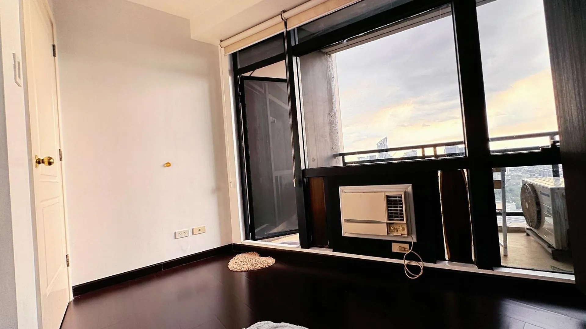 ***** Hotel The Gramercy Residences New Sleek 1Br Suite, 600Mbps Wifi, Netflix & Free Amenities Manila Philippines