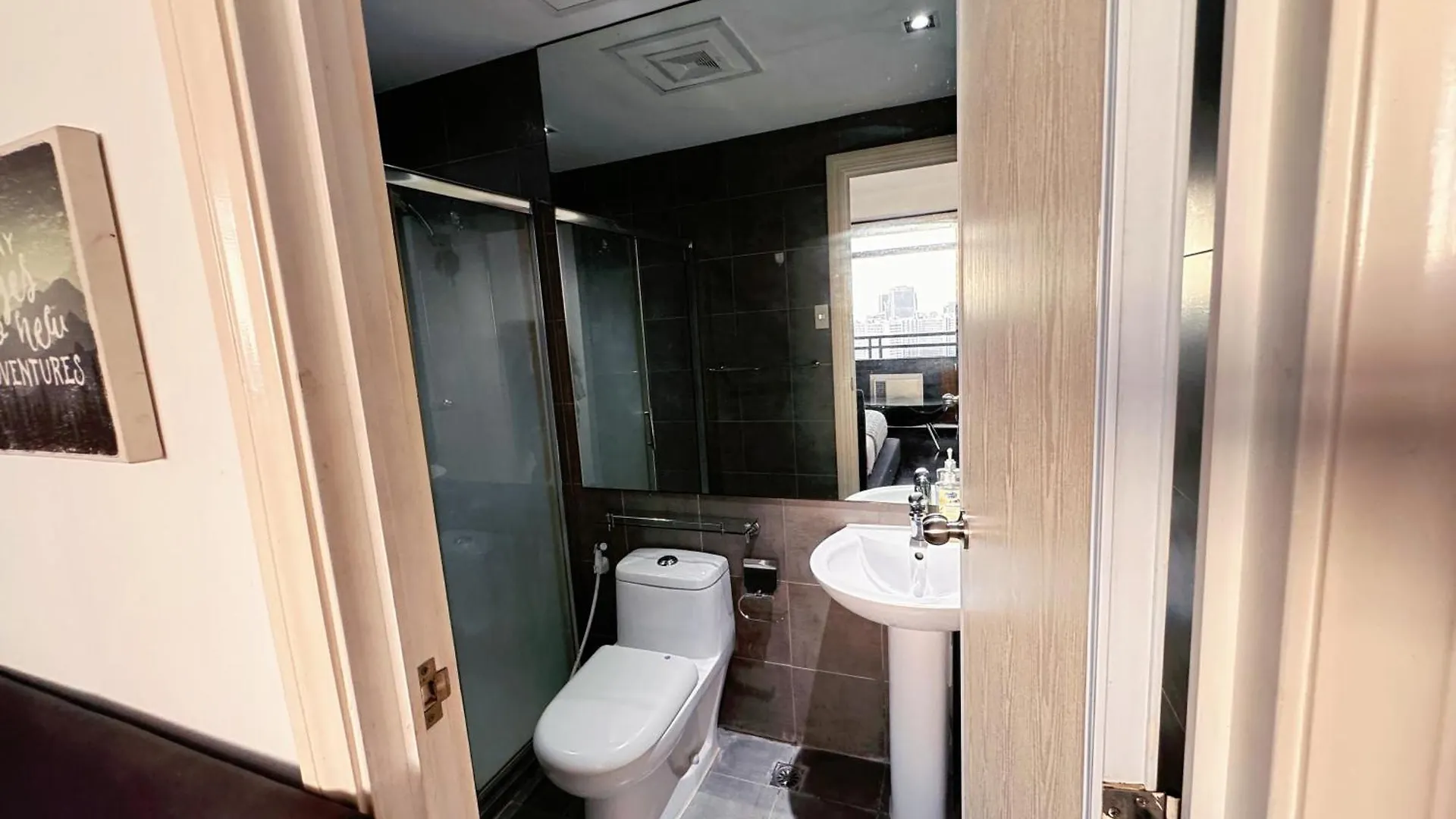 The Gramercy Residences New Sleek 1Br Suite, 600Mbps Wifi, Netflix & Free Amenities Manila Hotel