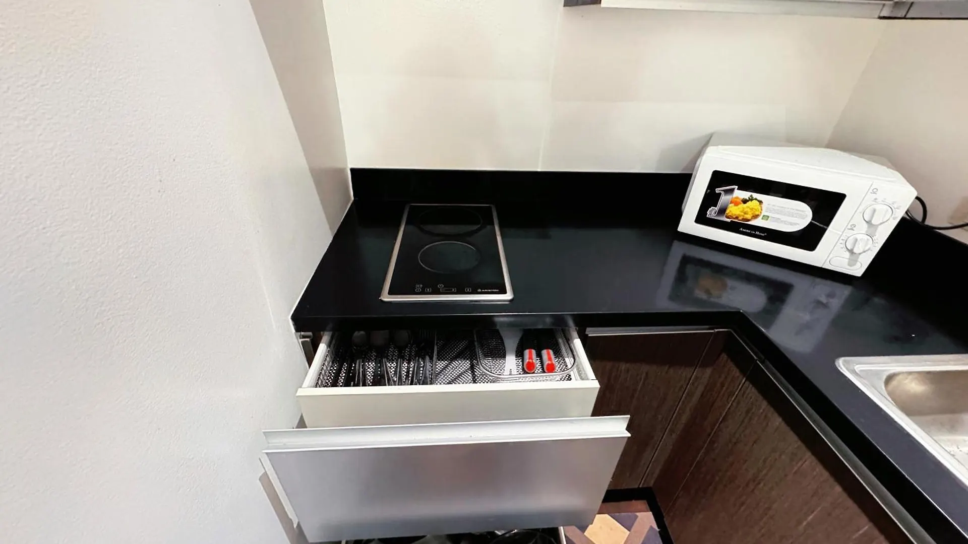 Hotel The Gramercy Residences New Sleek 1Br Suite, 600Mbps Wifi, Netflix & Free Amenities Manila