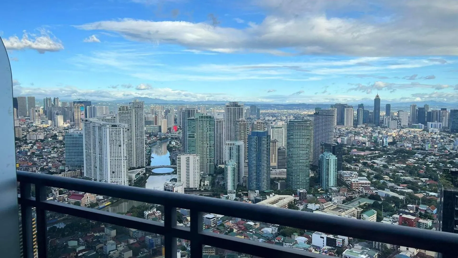 Hotel The Gramercy Residences New Sleek 1Br Suite, 600Mbps Wifi, Netflix & Free Amenities Manila
